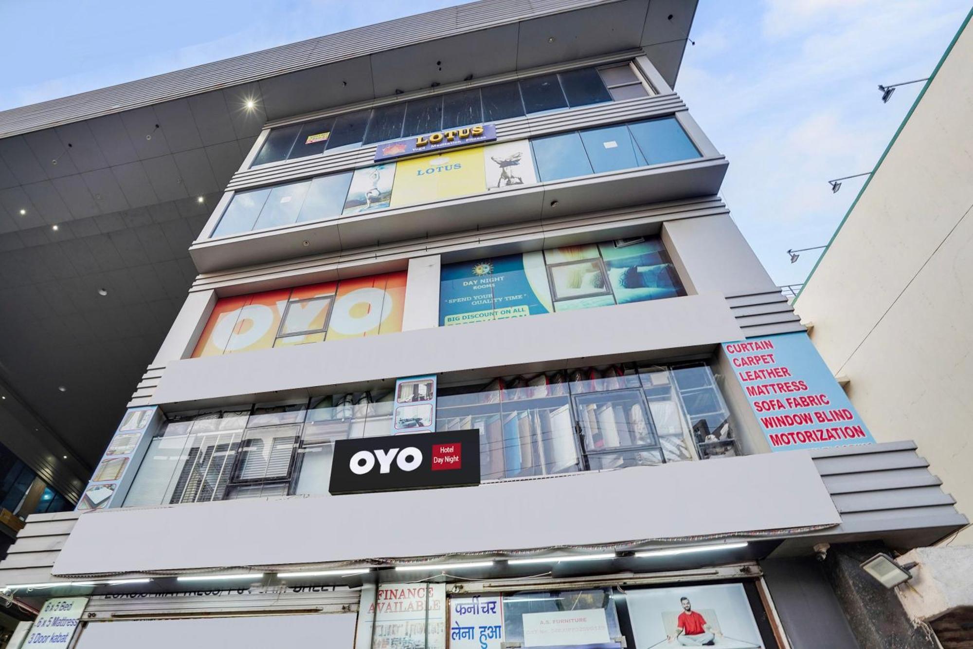 Hotel O Day Night Rooms Σουράτ Εξωτερικό φωτογραφία