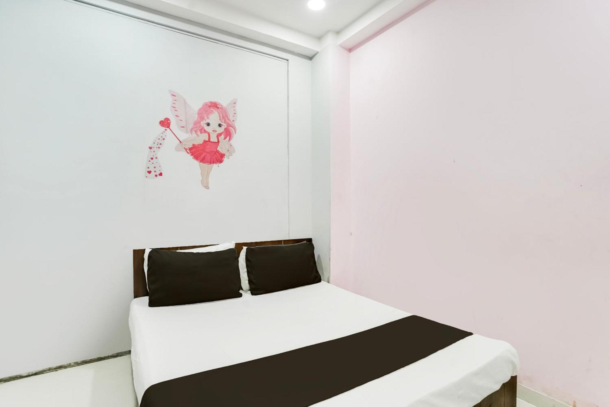 Hotel O Day Night Rooms Σουράτ Εξωτερικό φωτογραφία