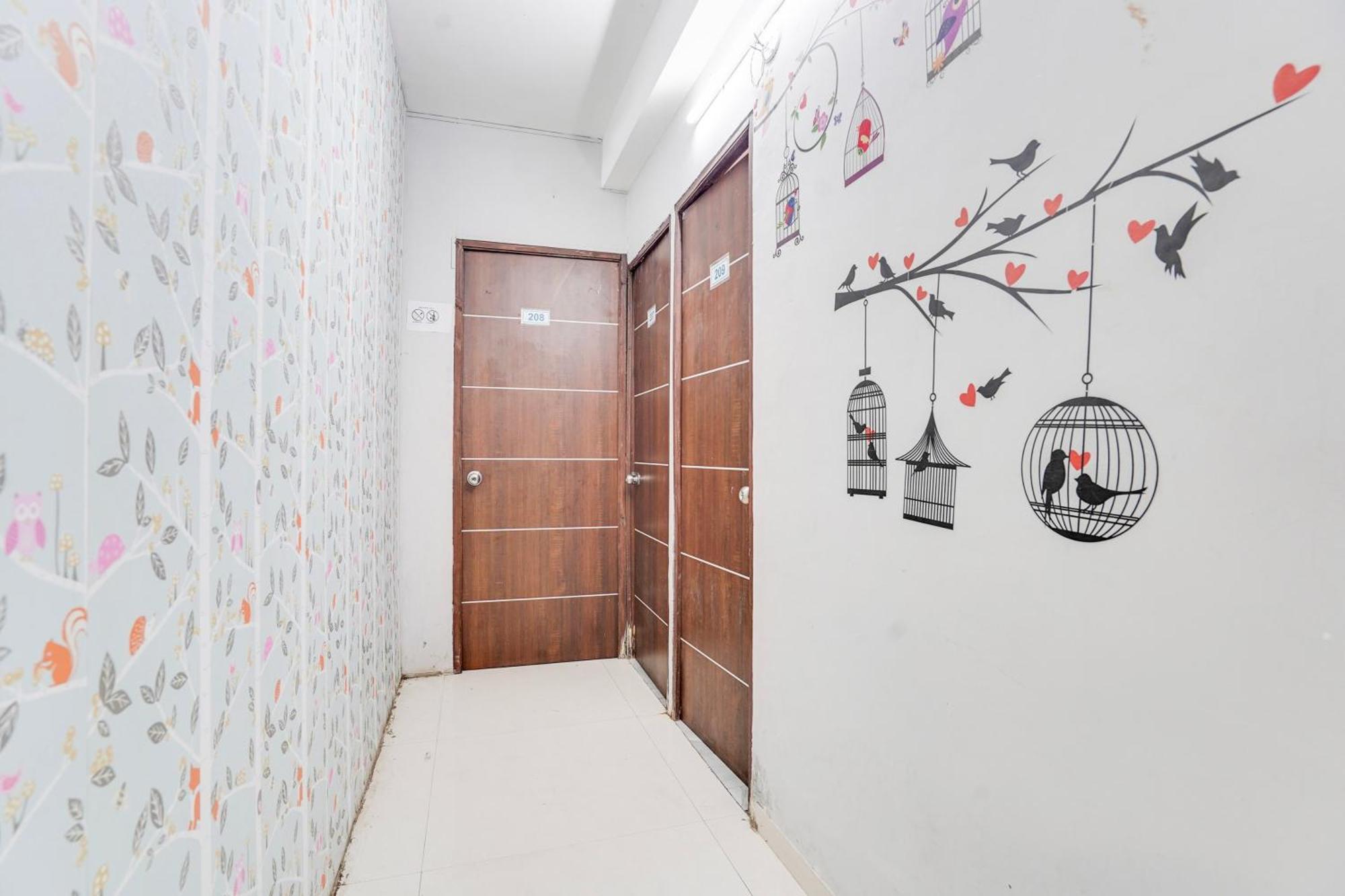 Hotel O Day Night Rooms Σουράτ Εξωτερικό φωτογραφία