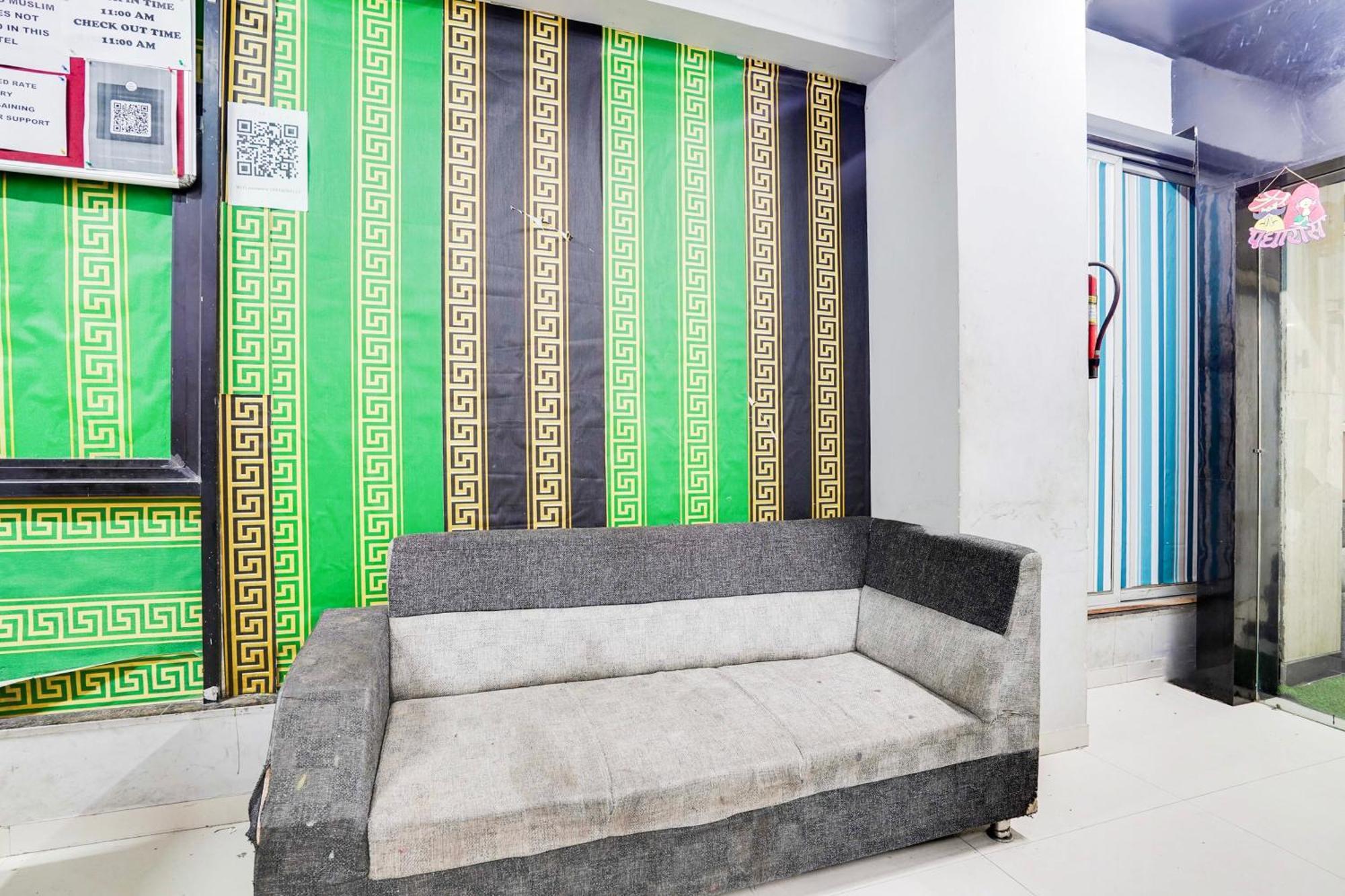 Hotel O Day Night Rooms Σουράτ Εξωτερικό φωτογραφία